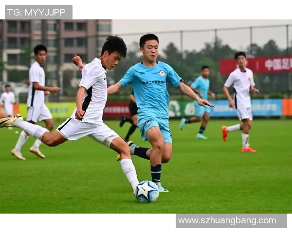 内向性格的足球明星们如何在赛场上展现自我与激情