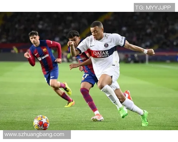 打中后卫的足球明星们如何在赛场上展现防守艺术与领导魅力 打中后卫的足球明星们如何在赛场上展现防守艺术与领导魅力